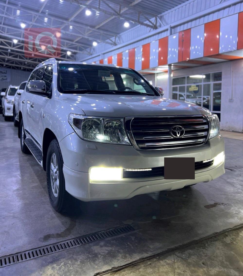 تۆیۆتا لاند کروزەر